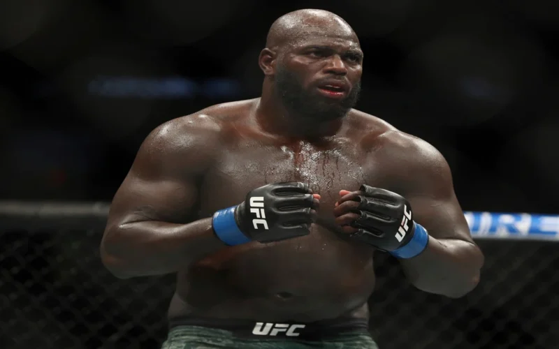 خلف القضبان.. اتهام وحش الوزن الثقيل بالعنف الأسري بعد أسرع ضربة قاضية